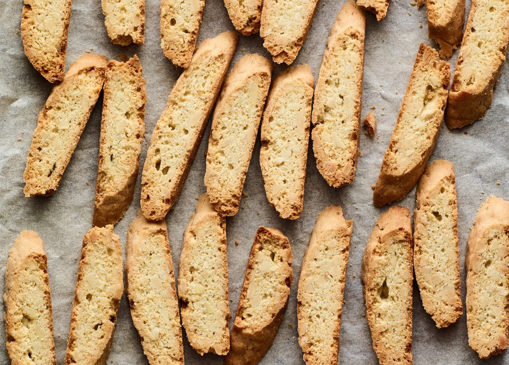 Dịch vụ gửi bánh biscotti đi Úc uy tín, giá rẻ